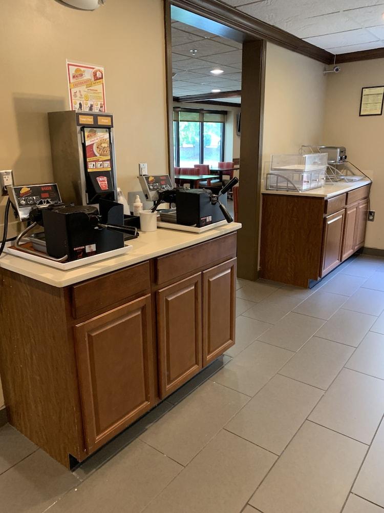 Comfort Inn Franklin Highway 96 — 5