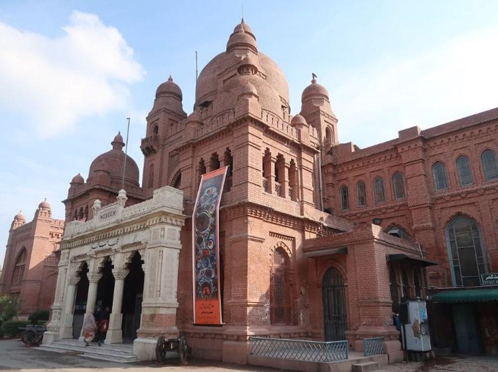 THE NISHAT HOTEL GULBERG LAHORE 1067298 — 1