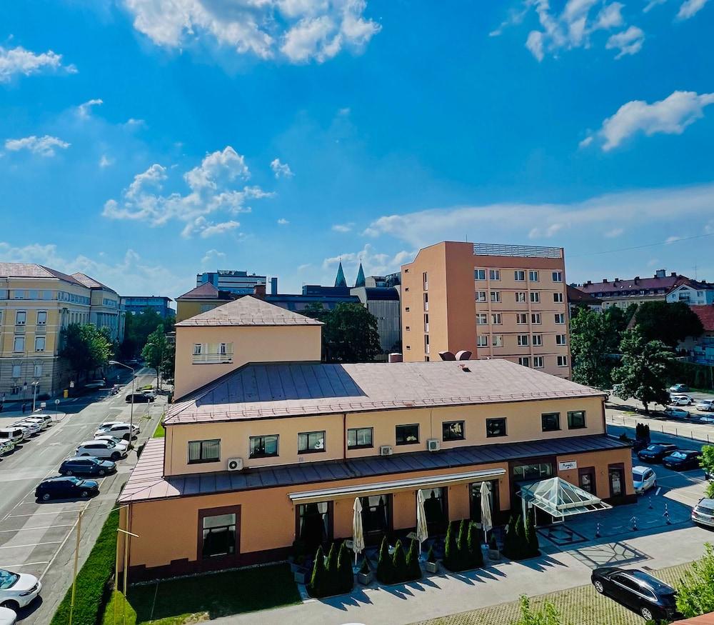 Hotel Piramida 941765 — 2