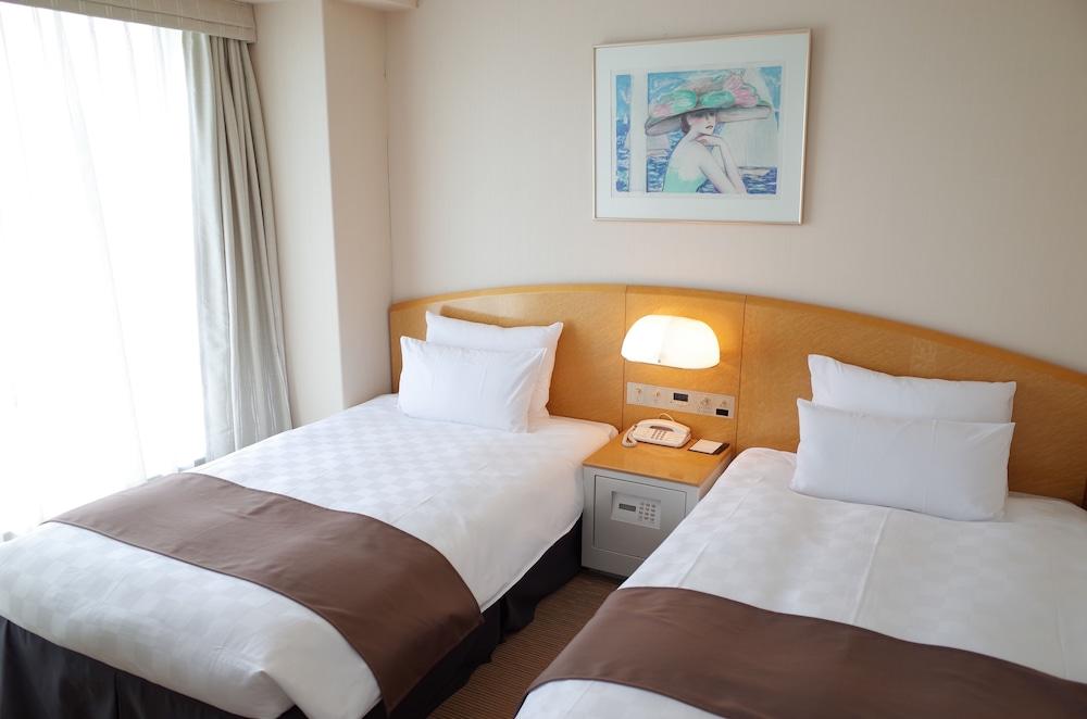 Shinagawa Prince Hotel 77044 — 10
