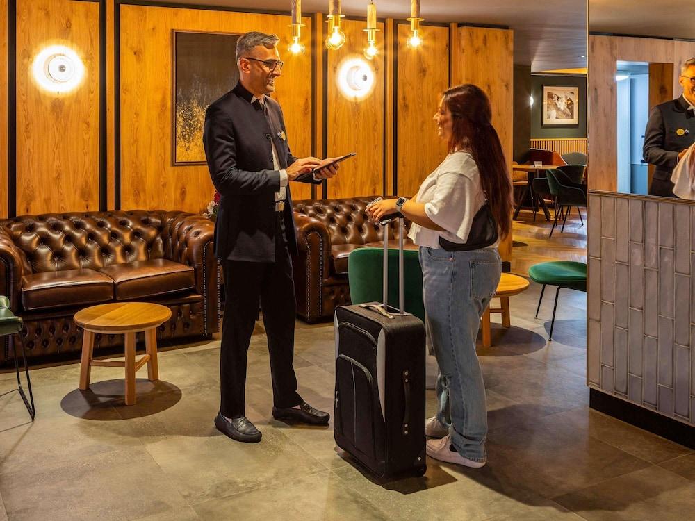 NOVOTEL BIRMINGHAM AIRPORT — 6