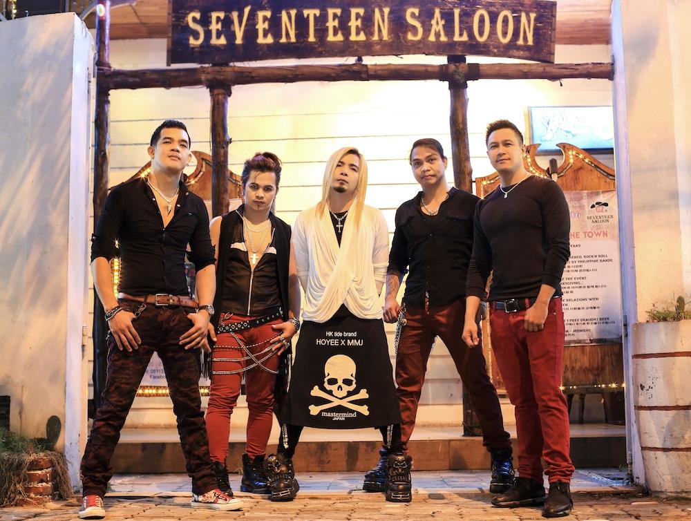 Seventeen Saloon Hotel — 9