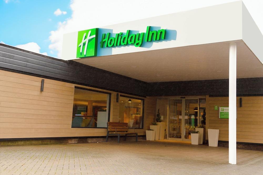 HOLIDAY INN NEWPORT — 3