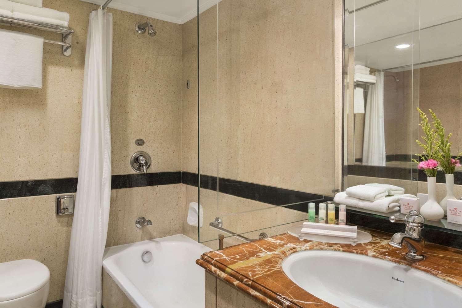 Ramada Plaza Palm Grove — 2