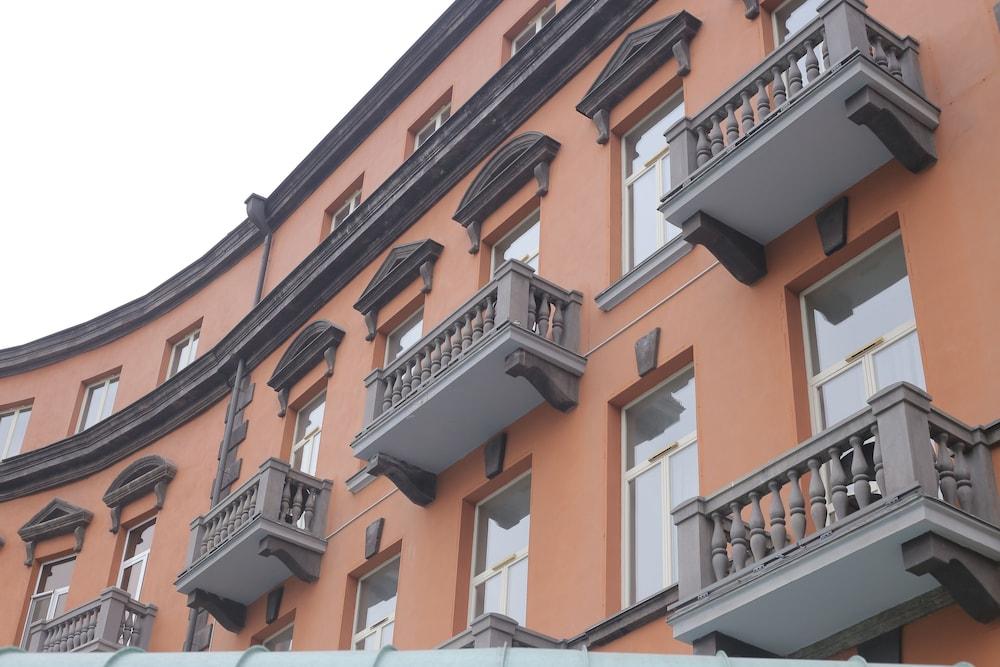 GRAND HOTEL YEREVAN — 8