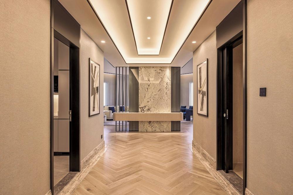 Sheraton Mall of the Emirates Hotel, Dubai — 9
