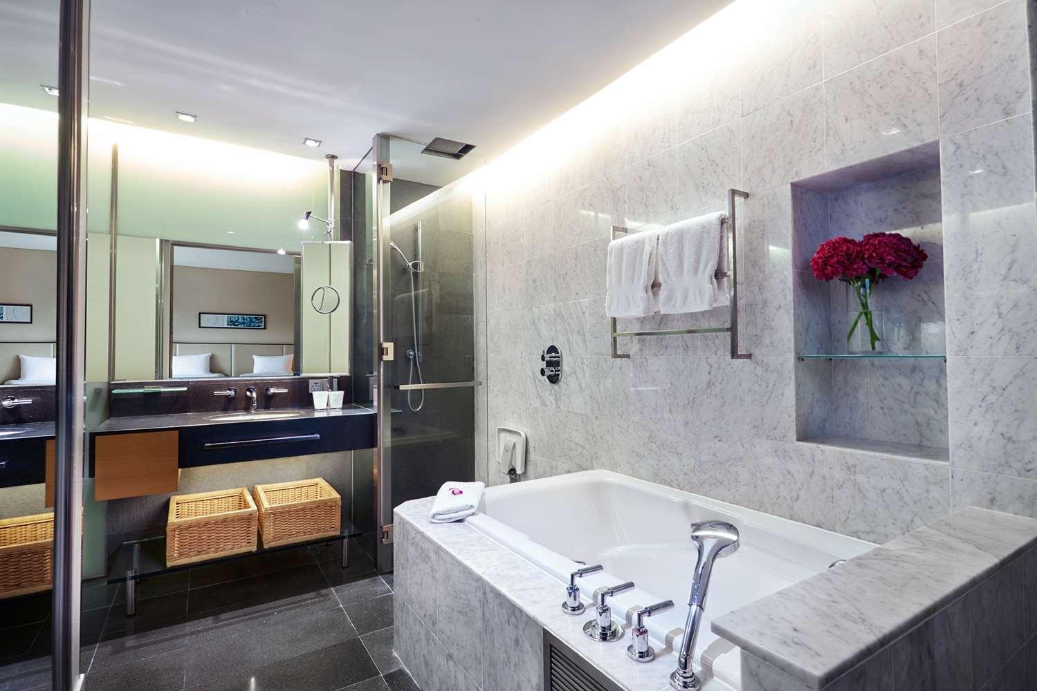 HILTON KUALA LUMPUR 17844 — 5