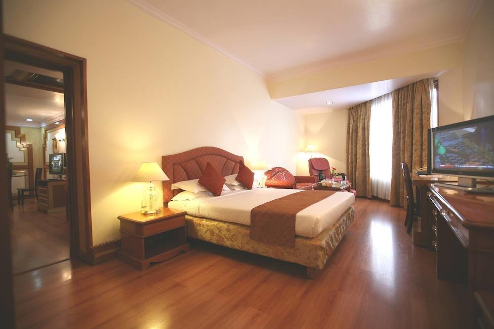 THE CAPITOL HOTEL — 9