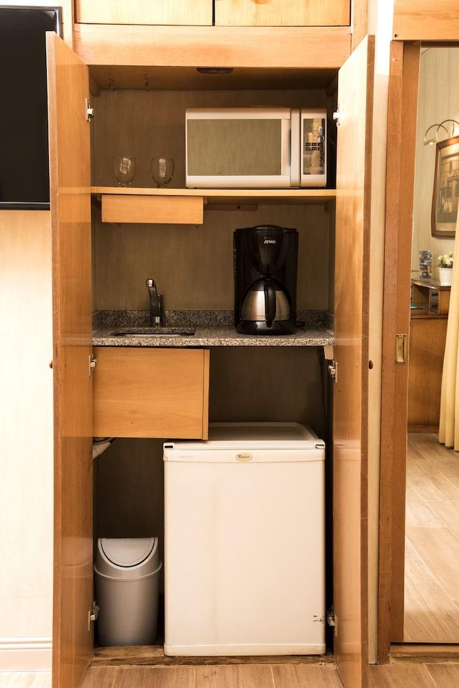 MAYFLOWER SUITES — 6
