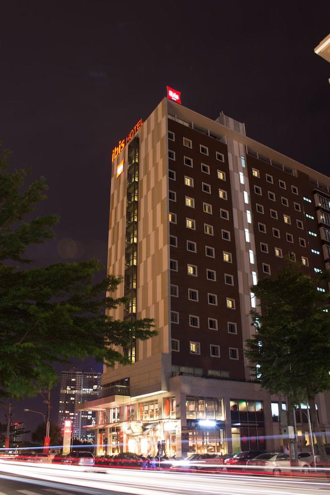 Ibis Saigon South — 1