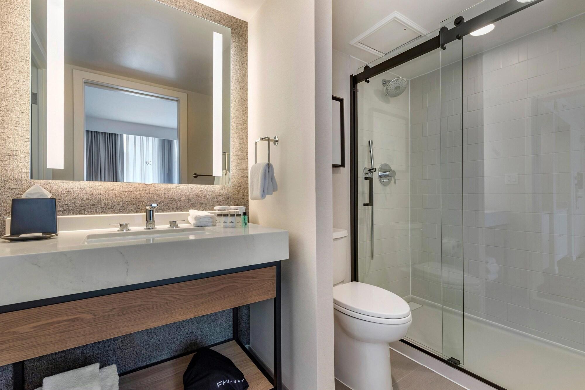 Sheraton Suites Old Town Alexandria — 8