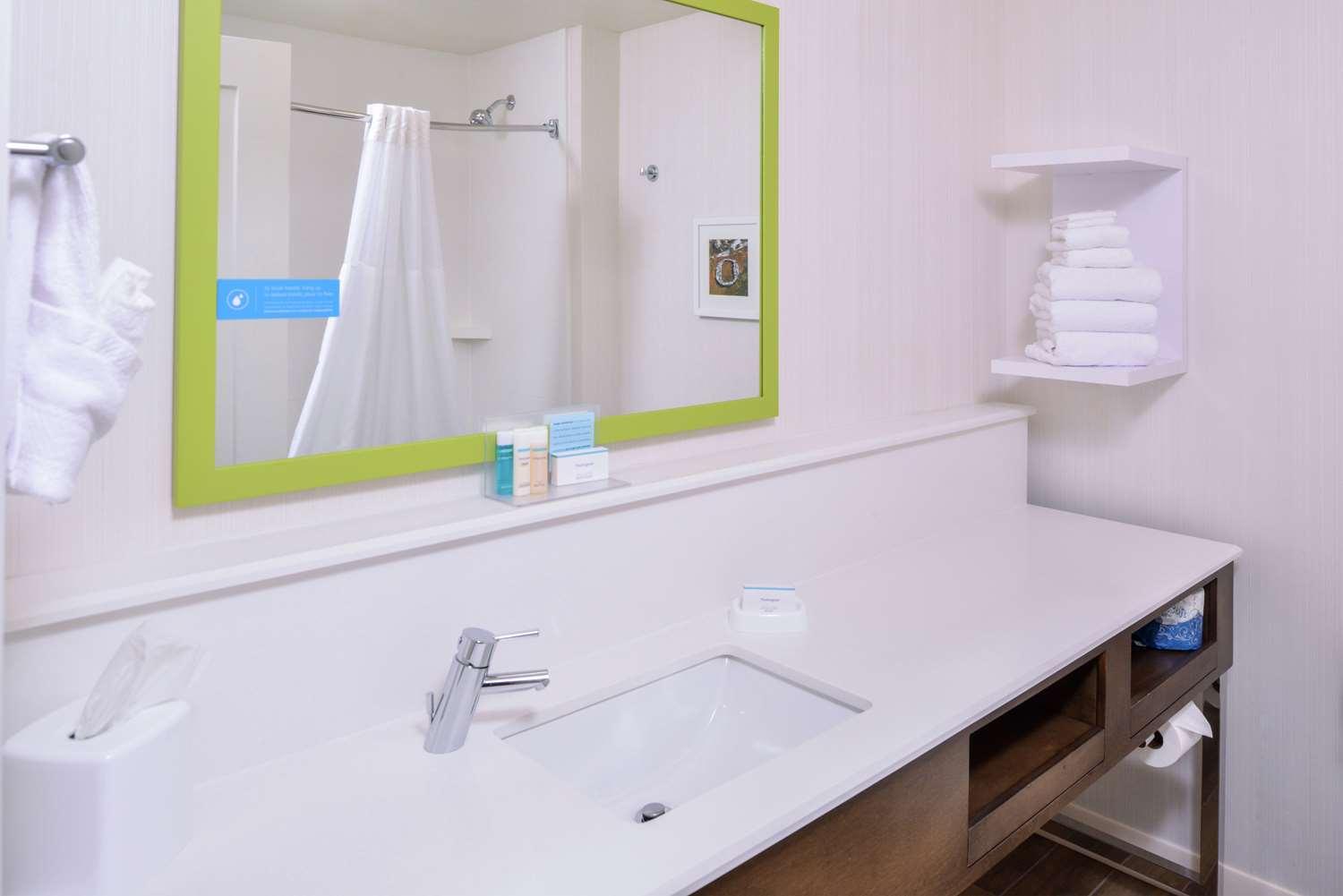 Hampton Inn Eugene — 2