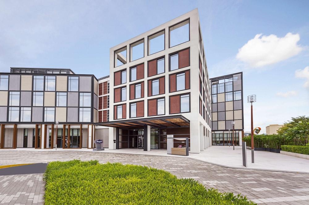Hampton by Hilton Dubai Al Seef — 3