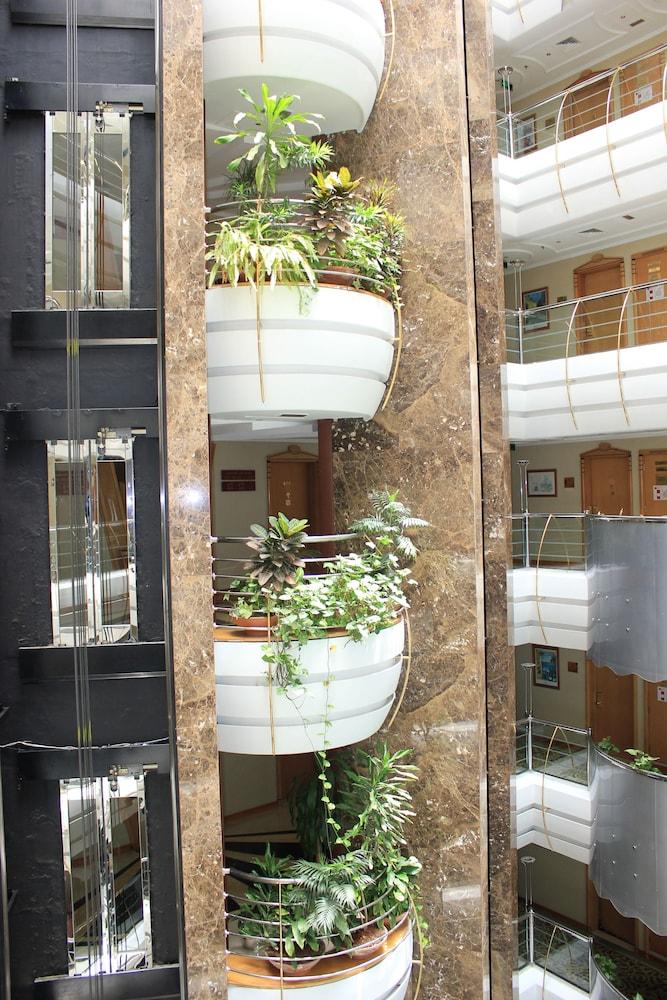 SEA VIEW HOTEL — 4