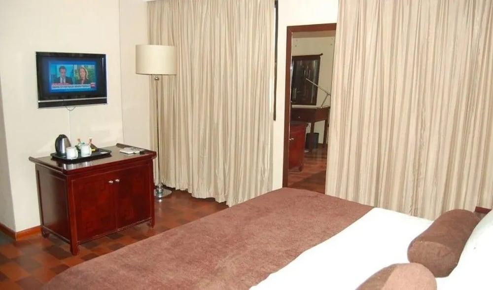 GOLDEN TULIP OWU CROWN IBADAN — 9