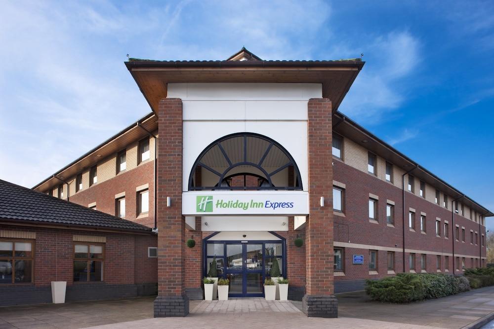 EXPRESS BY HOLIDAY INN WARWICK — 1