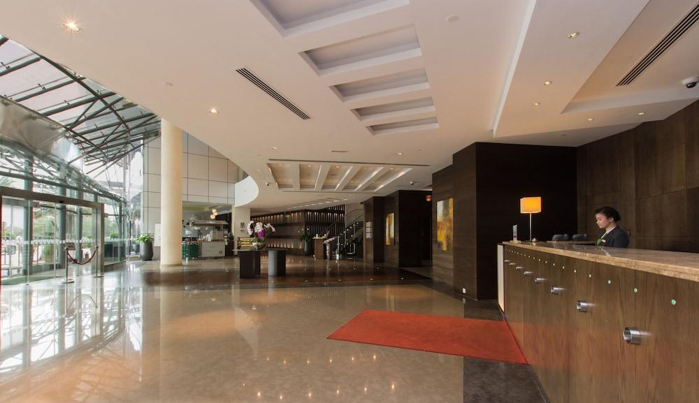 Holiday Inn Abu Dhabi Hotel — 9