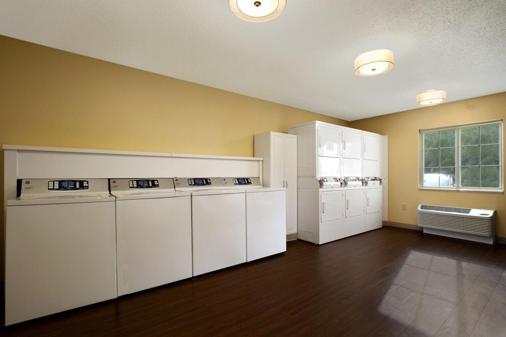 MainStay Suites Detroit Farmington Hills — 4