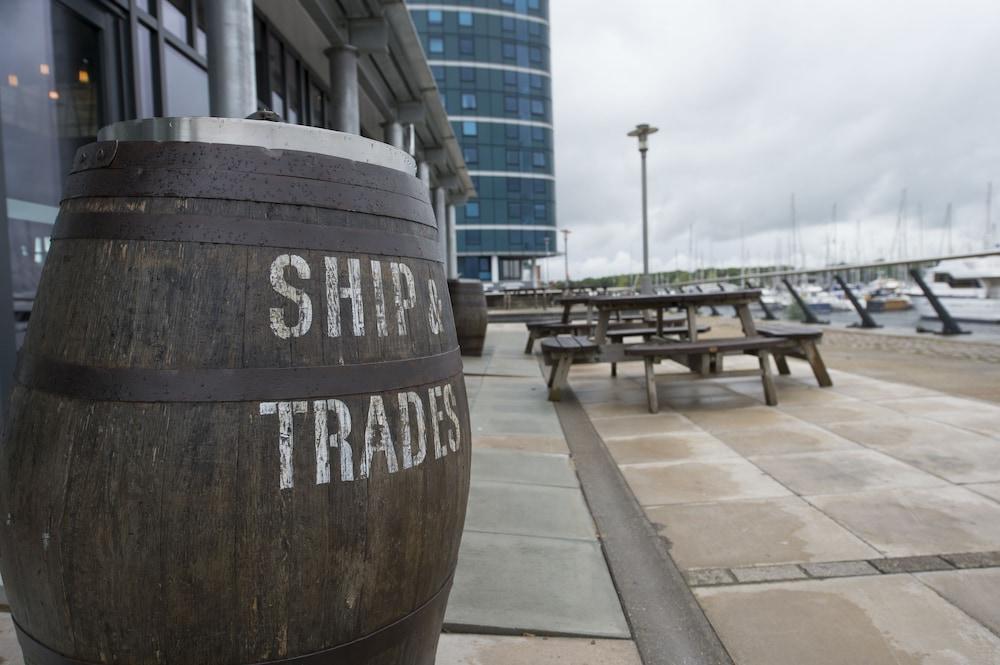 Ship & Trades — 2