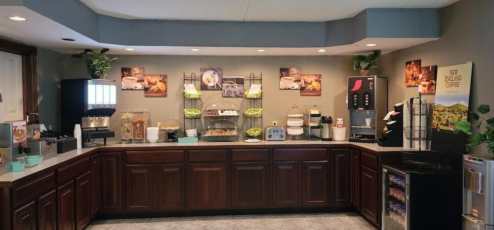 Wingate by Wyndham Lake George — 9