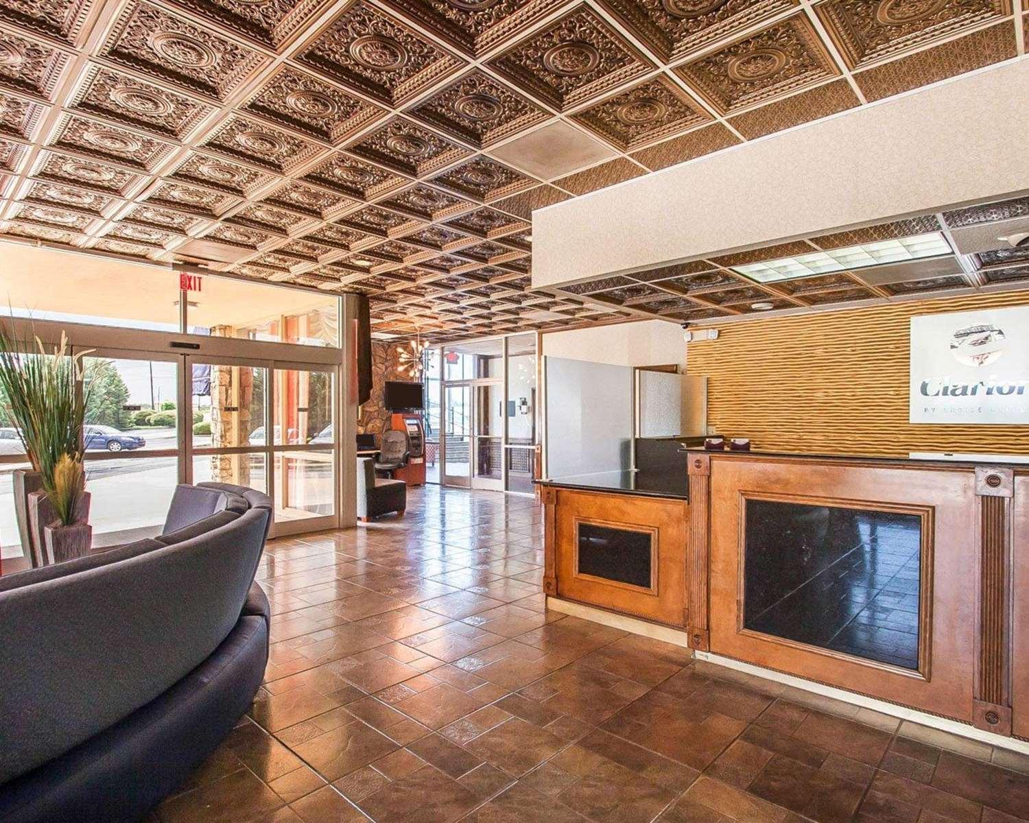 Clarion Inn & Suites University Center — 8