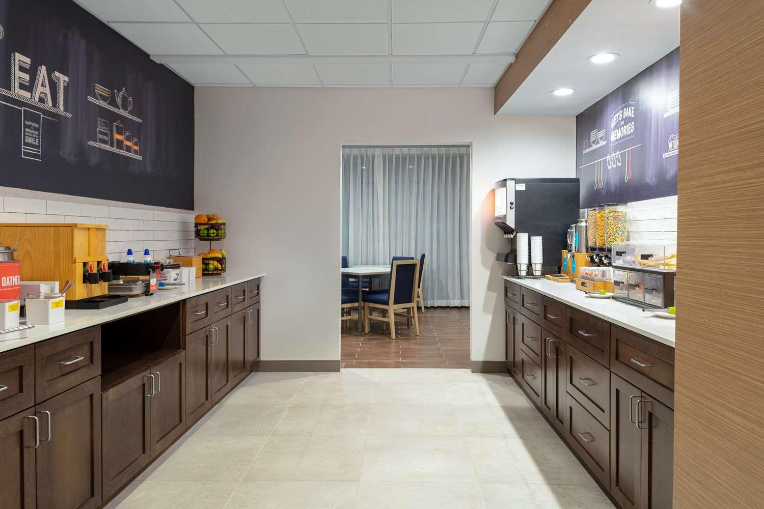 Hampton Inn Castle Rock — 9