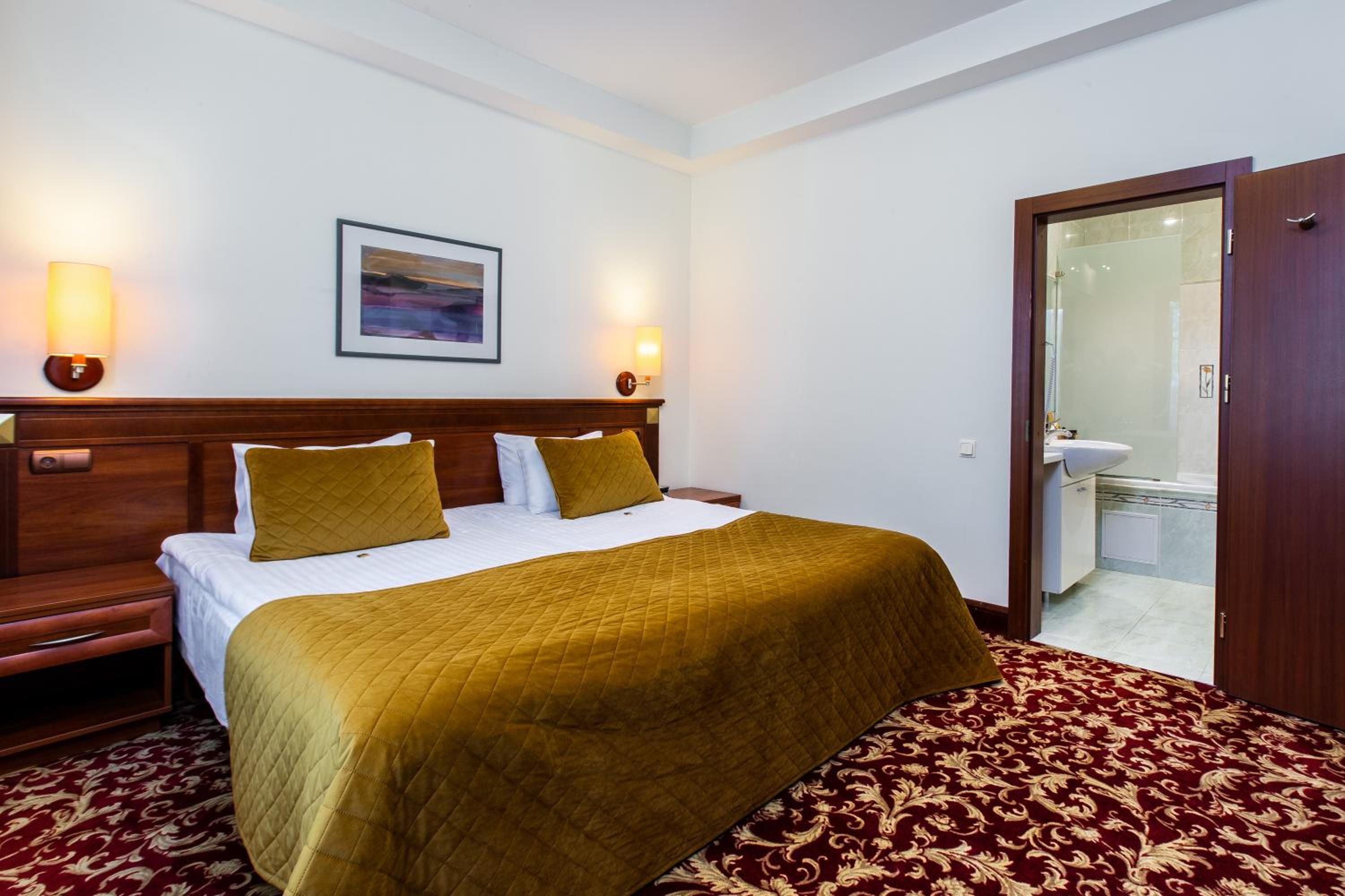 VIOLETA HOTEL 1051968 — 10