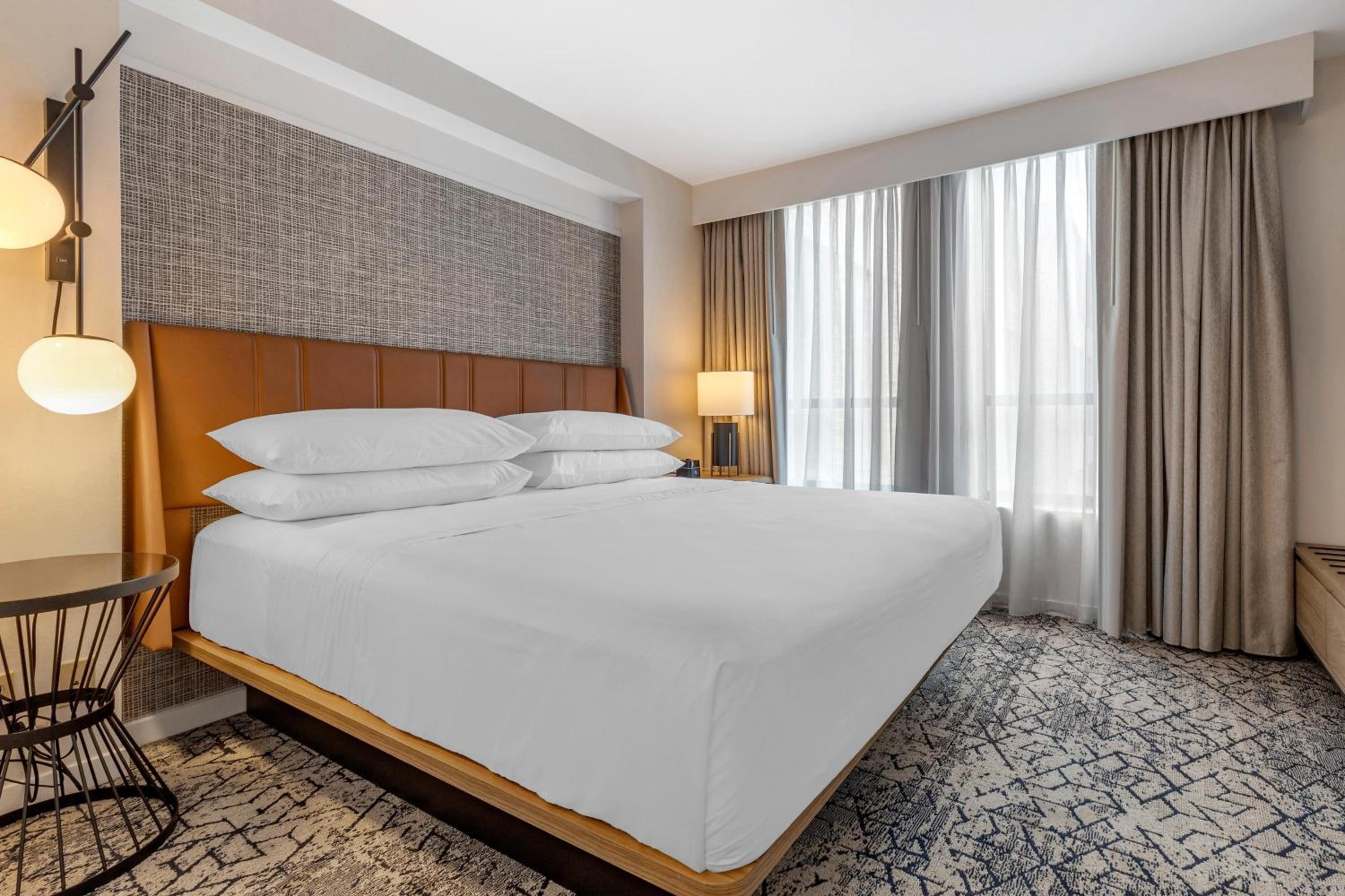 Sheraton Suites Old Town Alexandria — 7