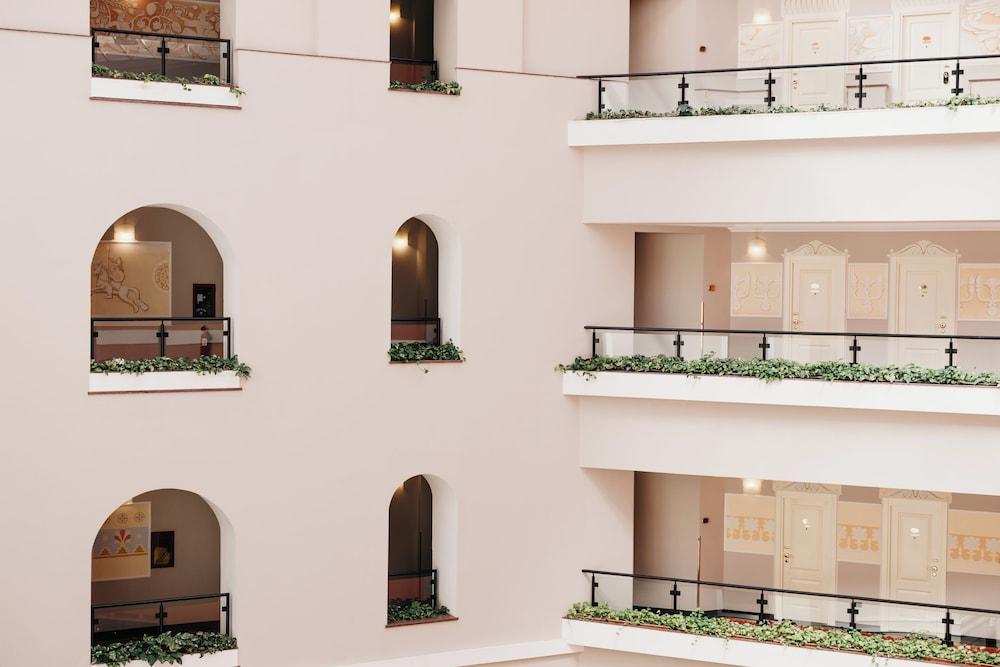 GRAND HOTEL YEREVAN — 5