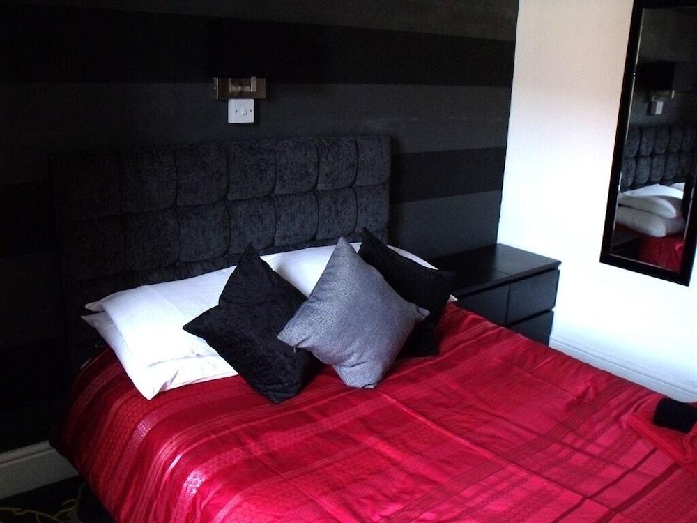 The Derby Hotel - Guest house — 6