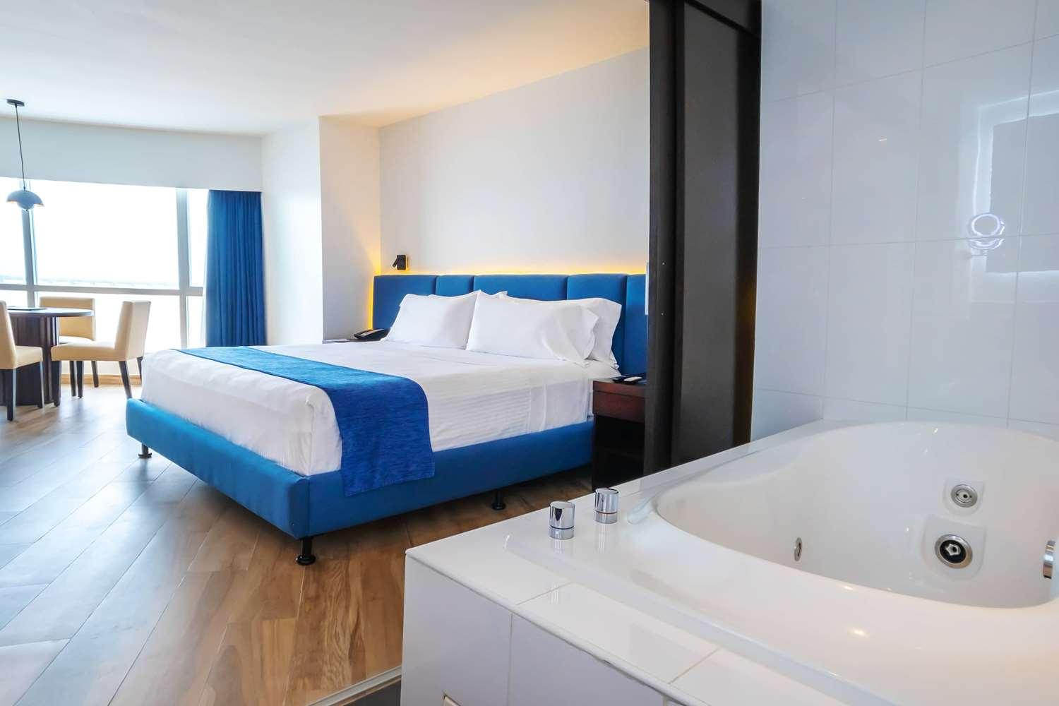 Wyndham Guayaquil Puerto Santa Ana 957365 — 9