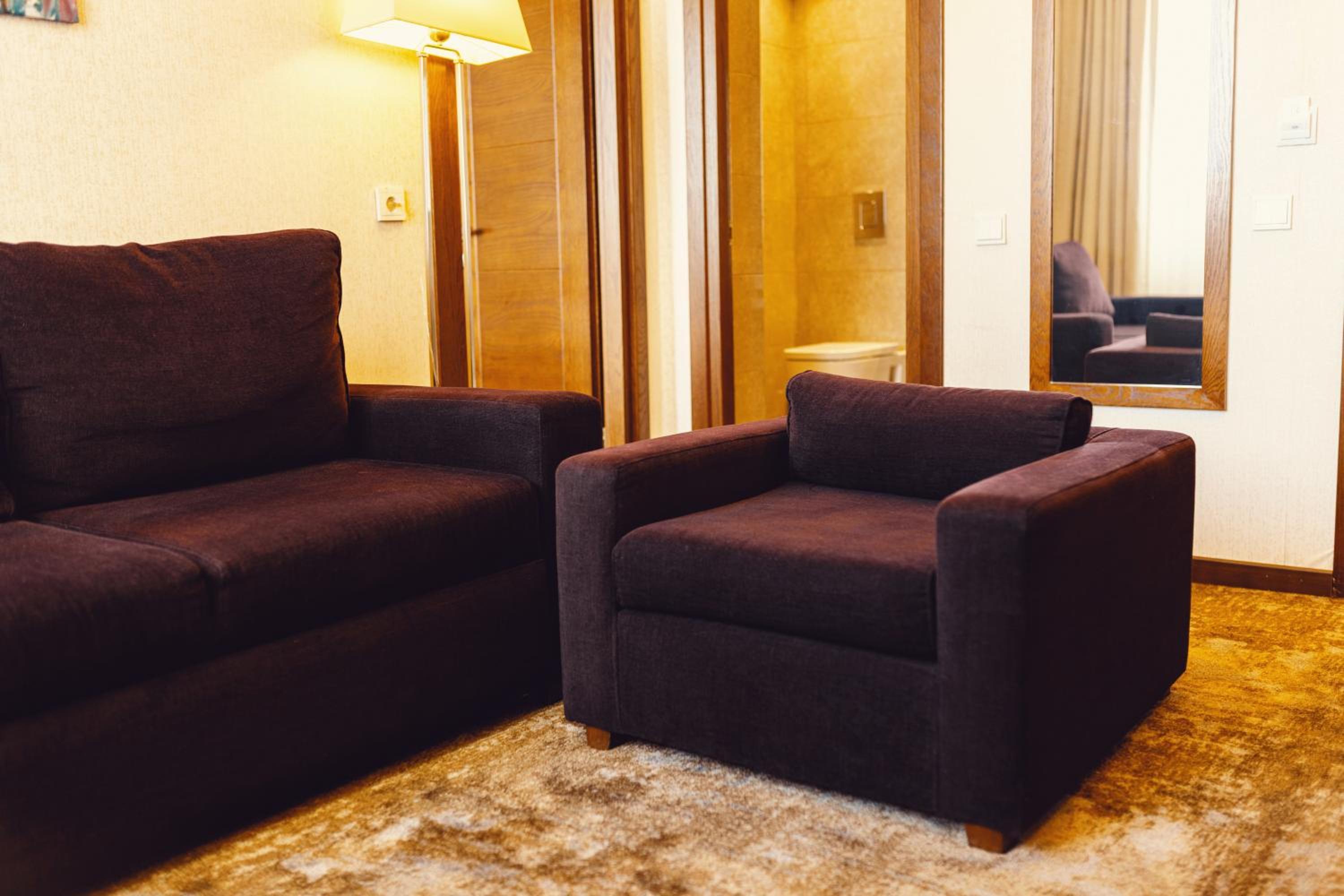 Grand Cosmopolitan Hotel — 10