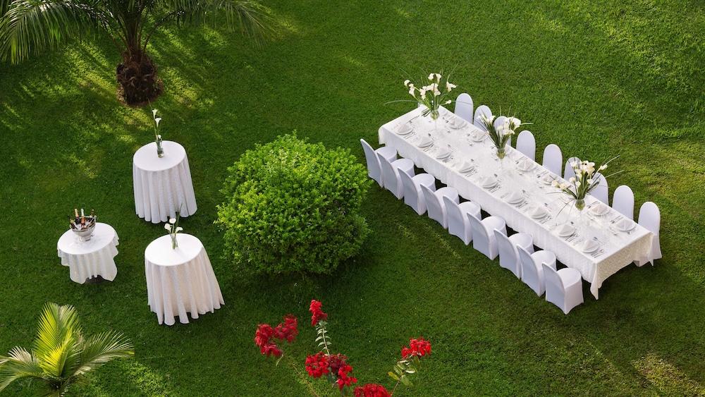 Hotel Des Mille Collines — 10