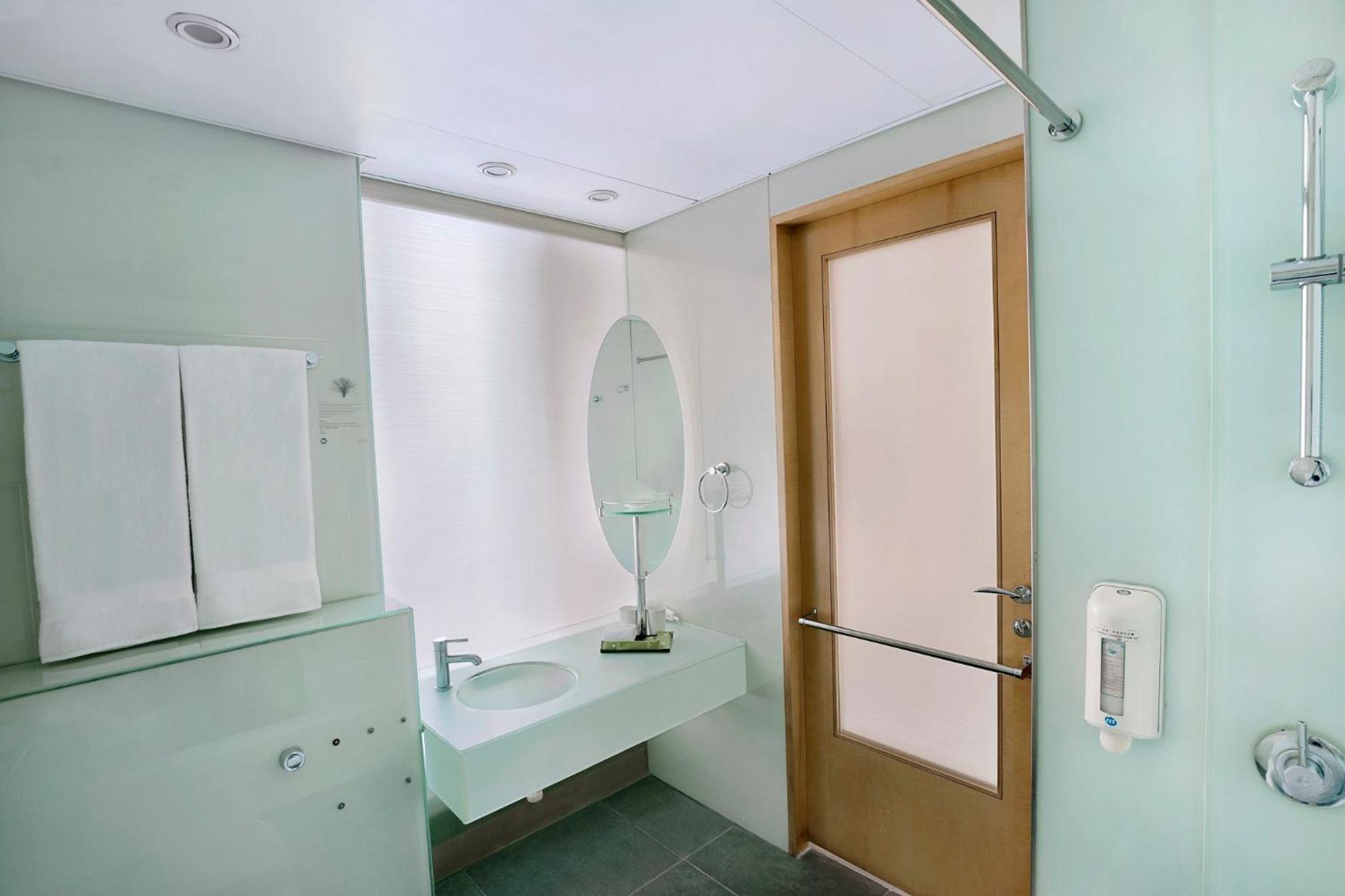 Rambler Garden Hotel 78724 — 9