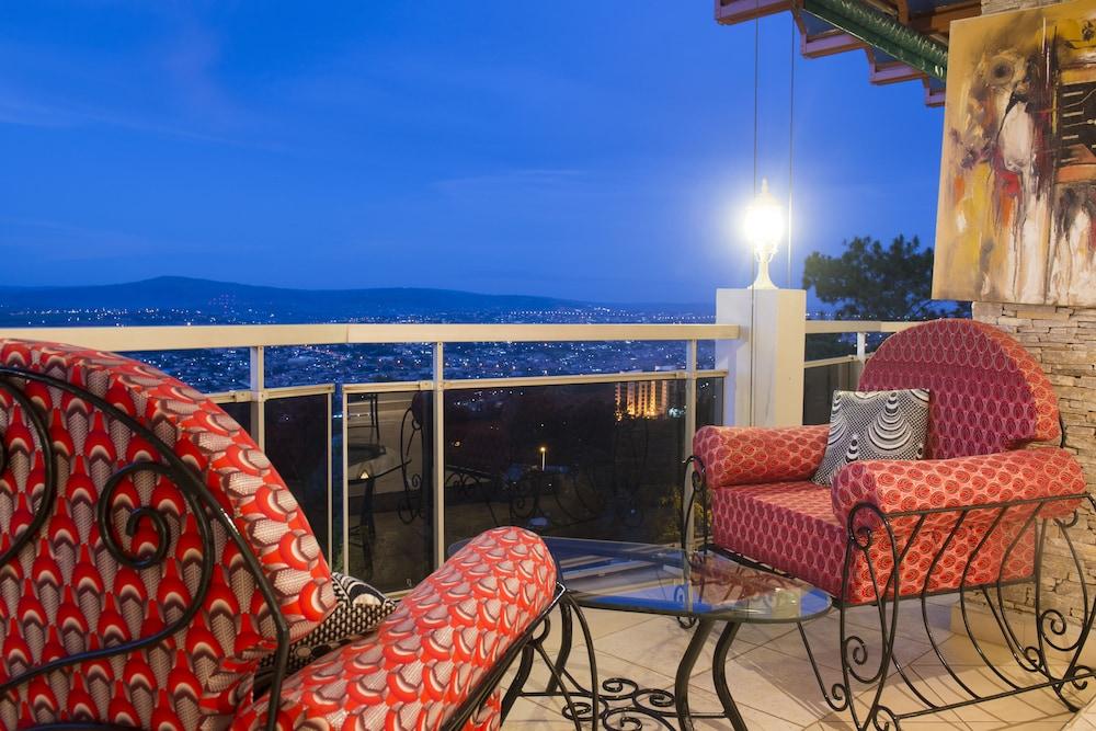 Hotel Des Mille Collines — 9