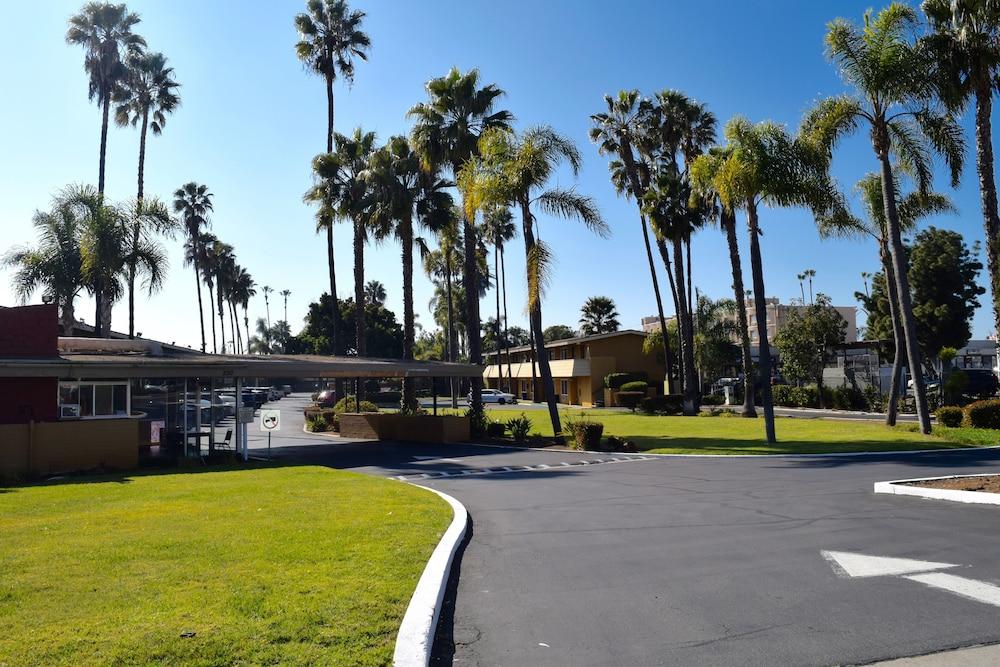 Hotel Palmeras Chula Vista (ex Vagabond Inn Chula Vista) — 1