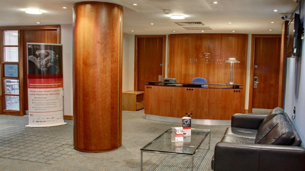 Holiday Inn High Wycombe M40 Jct. 4 — 9