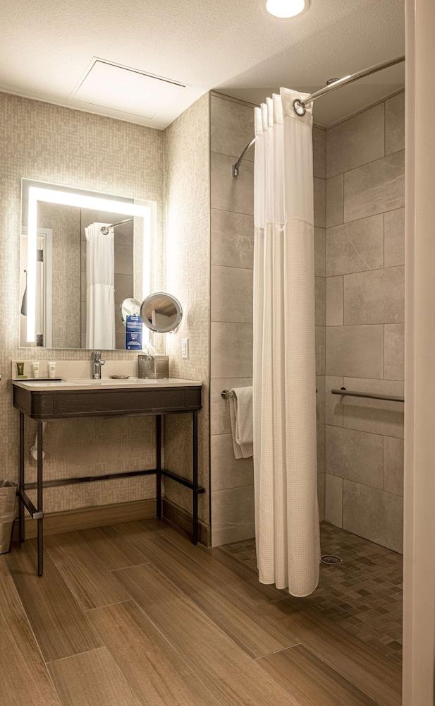 Hilton Austin Airport — 9