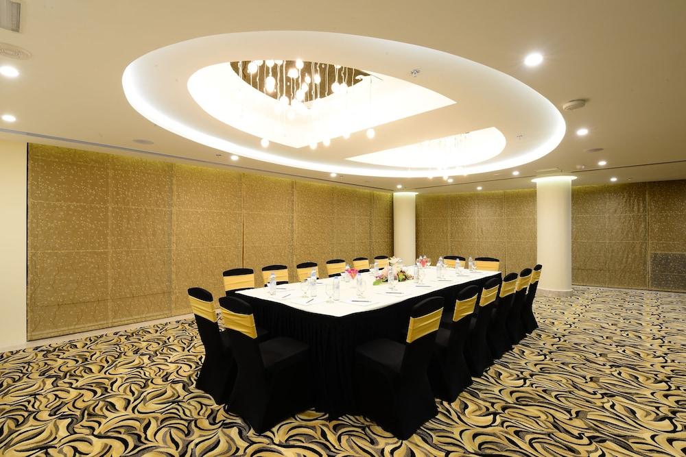 Landmark Premier Hotel Deira — 9