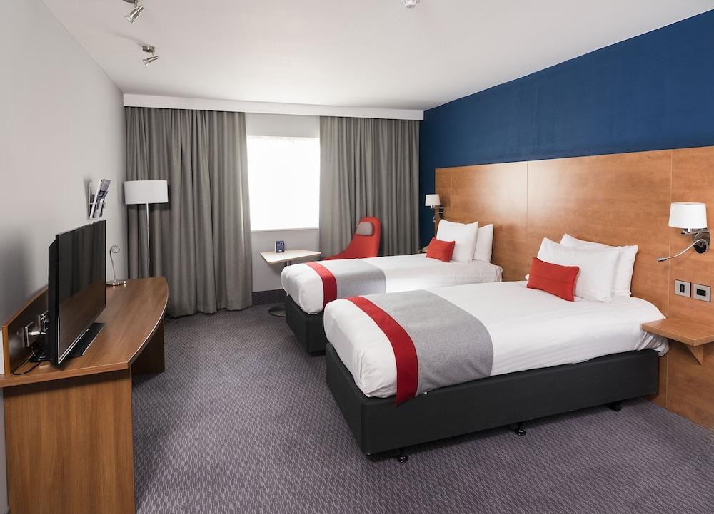 Holiday Inn Express Birmingham - Star City — 9