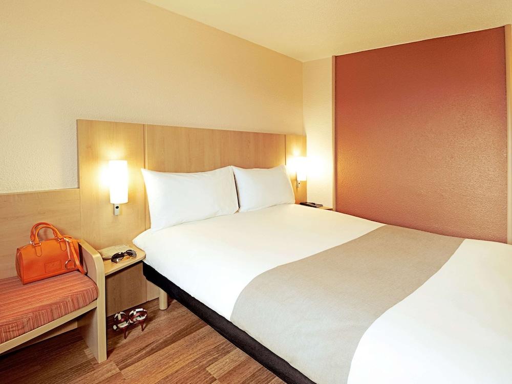 Ibis Rotherham East - M18 - M1 — 7