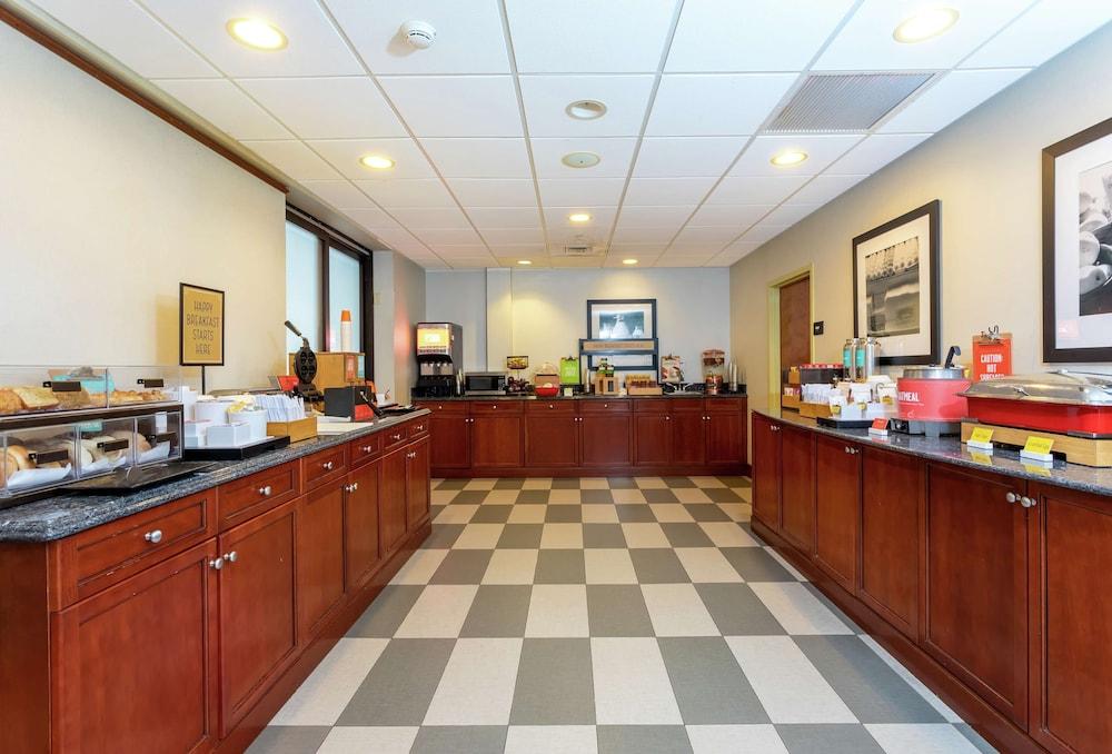 Hampton Inn & Suites Ft. Pierce — 8