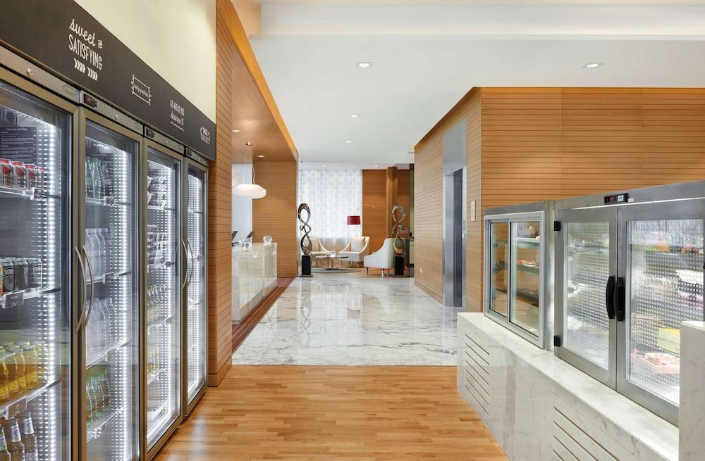 Hyatt Place Dubai Baniyas Square — 10