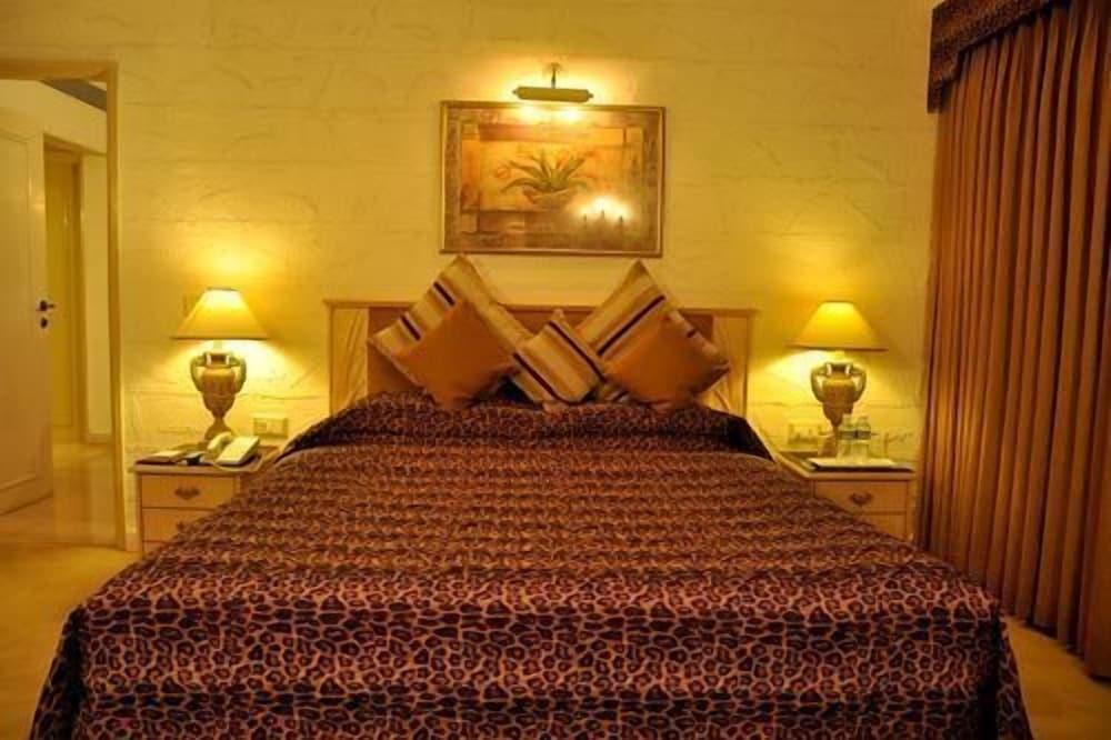 GOLDEN PALMS SPA — 10