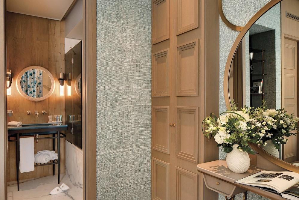 Le Demeure Montaigne 7184 — 9