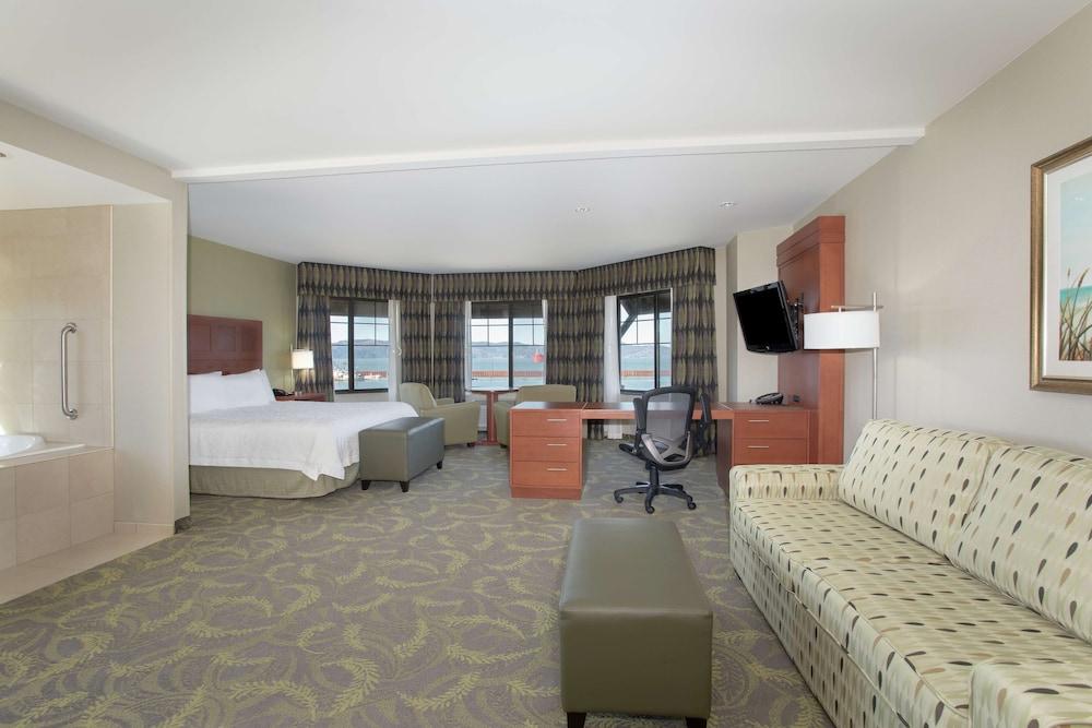 HAMPTON INN AND SUITES ASTORIA — 9