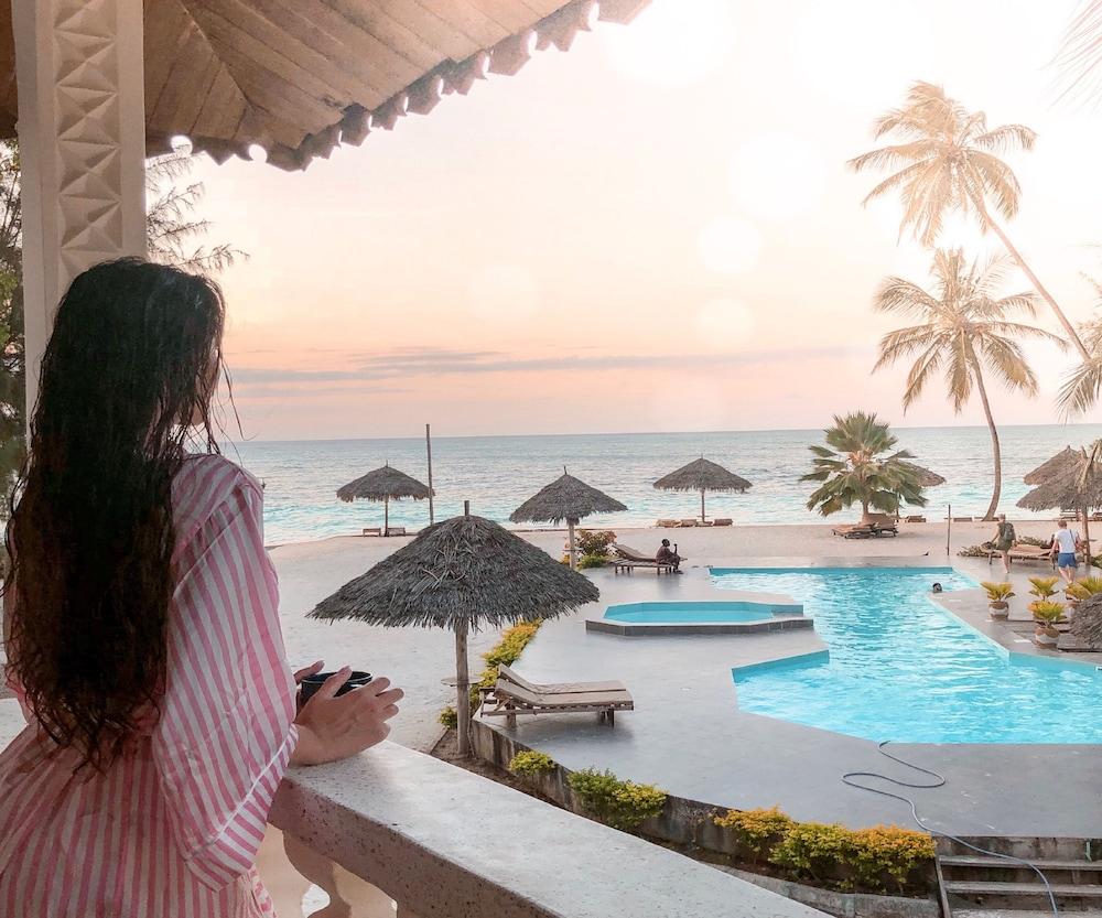 Smiles Beach Hotel — 9