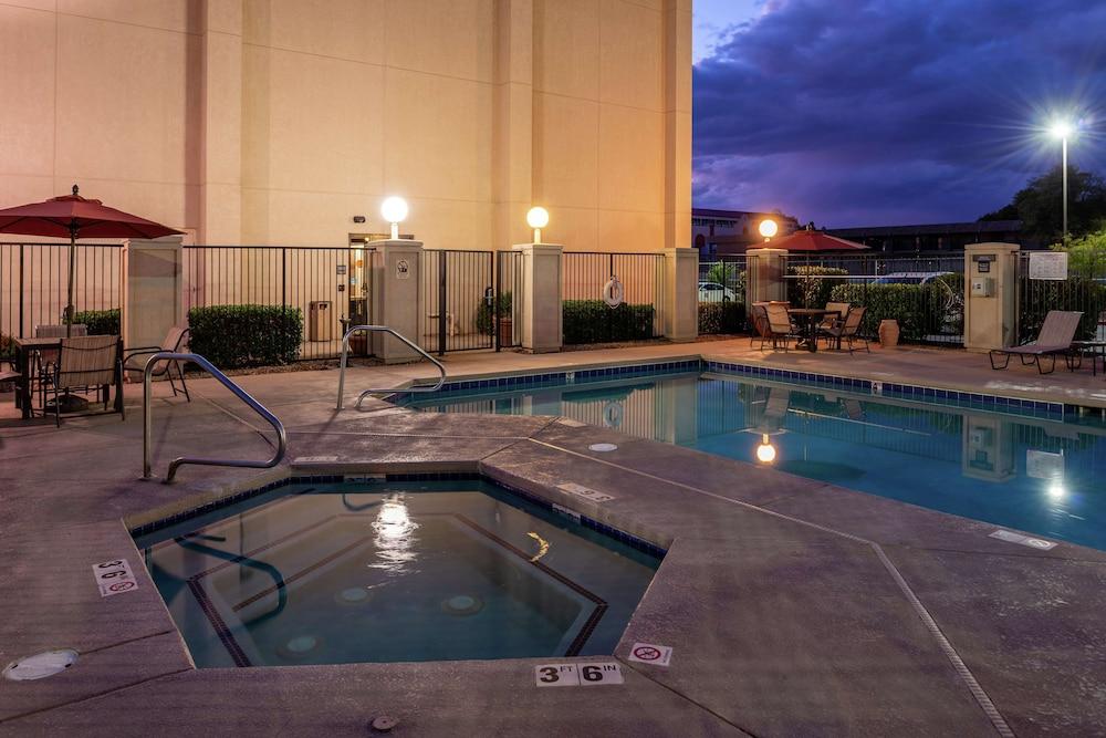 Hampton Inn Albuquerque University-Midtown — 4