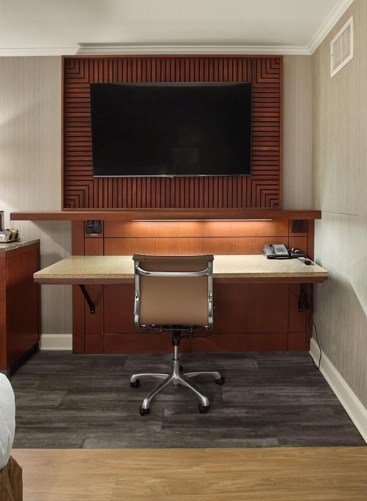 DoubleTree by Hilton Akron Fairlawn — 6