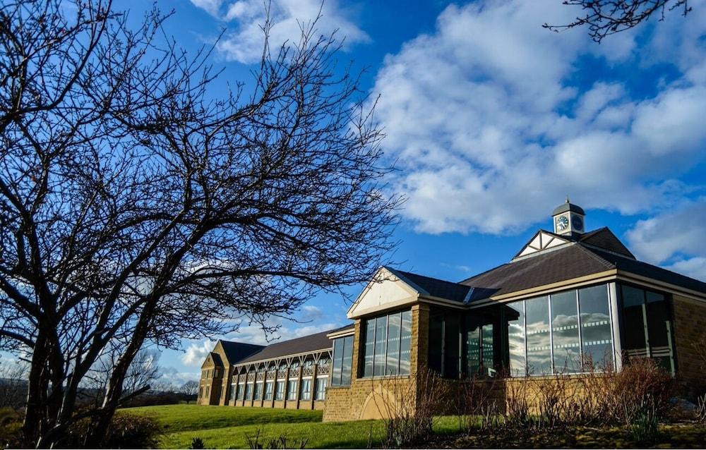 HOLIDAY INN LEEDS BRIGHOUSE — 4